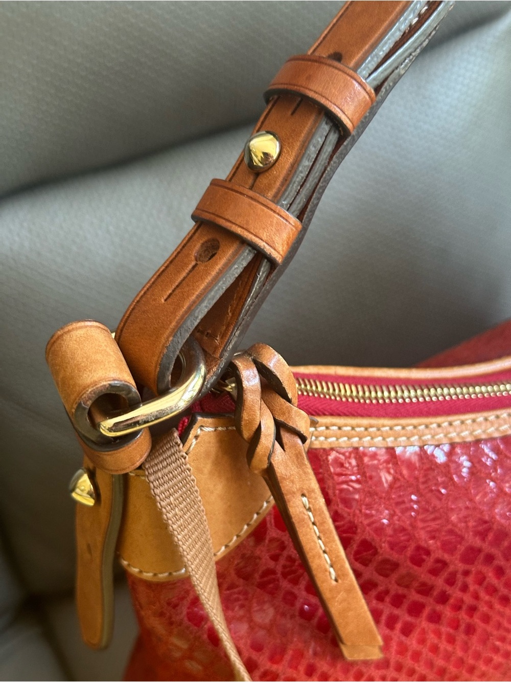 Dooney & Bourke Red & Tan Embossed Leather Shoulder Bag w/keychain - Picture 12 of 16